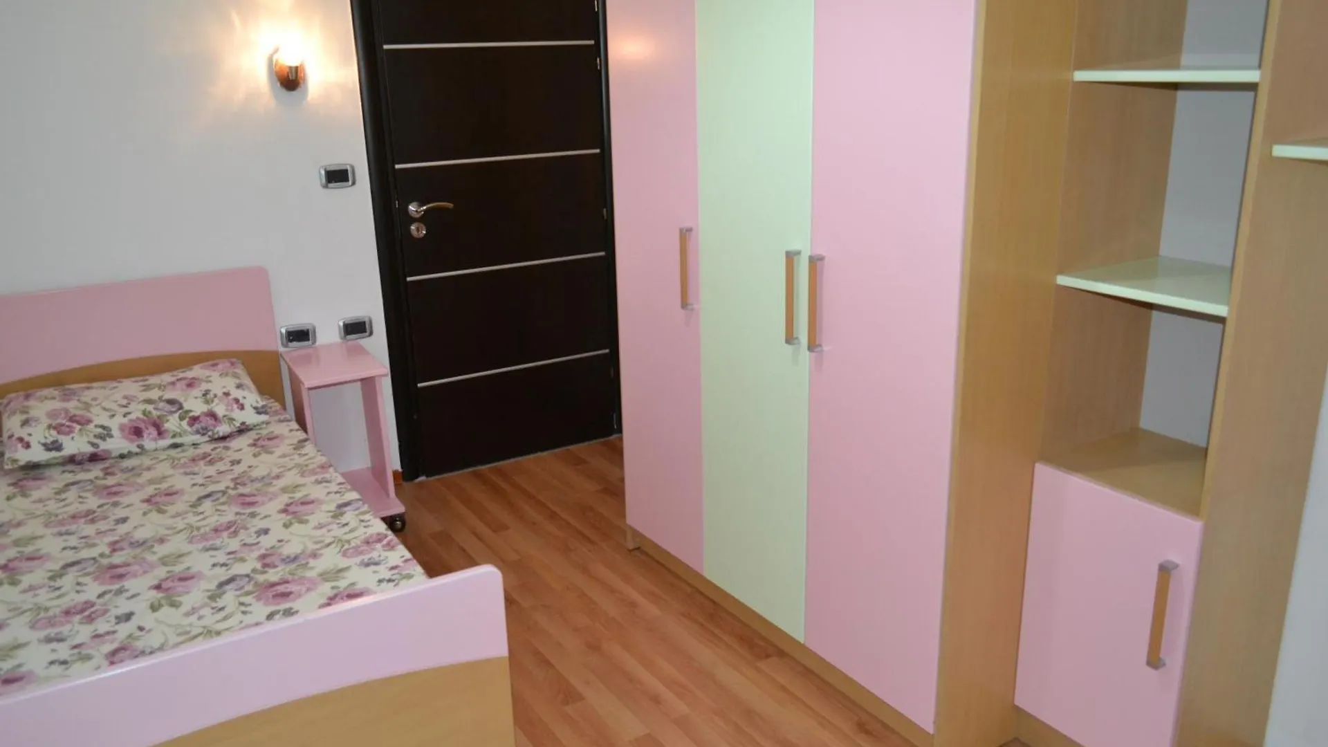 Penthouse Terrace 4 Bedrooms Apartment Vlore