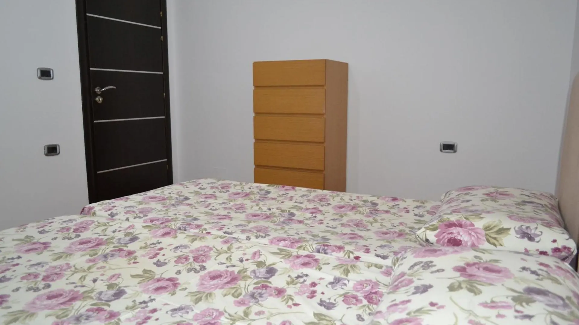 Penthouse Terrace 4 Bedrooms Apartment Vlore