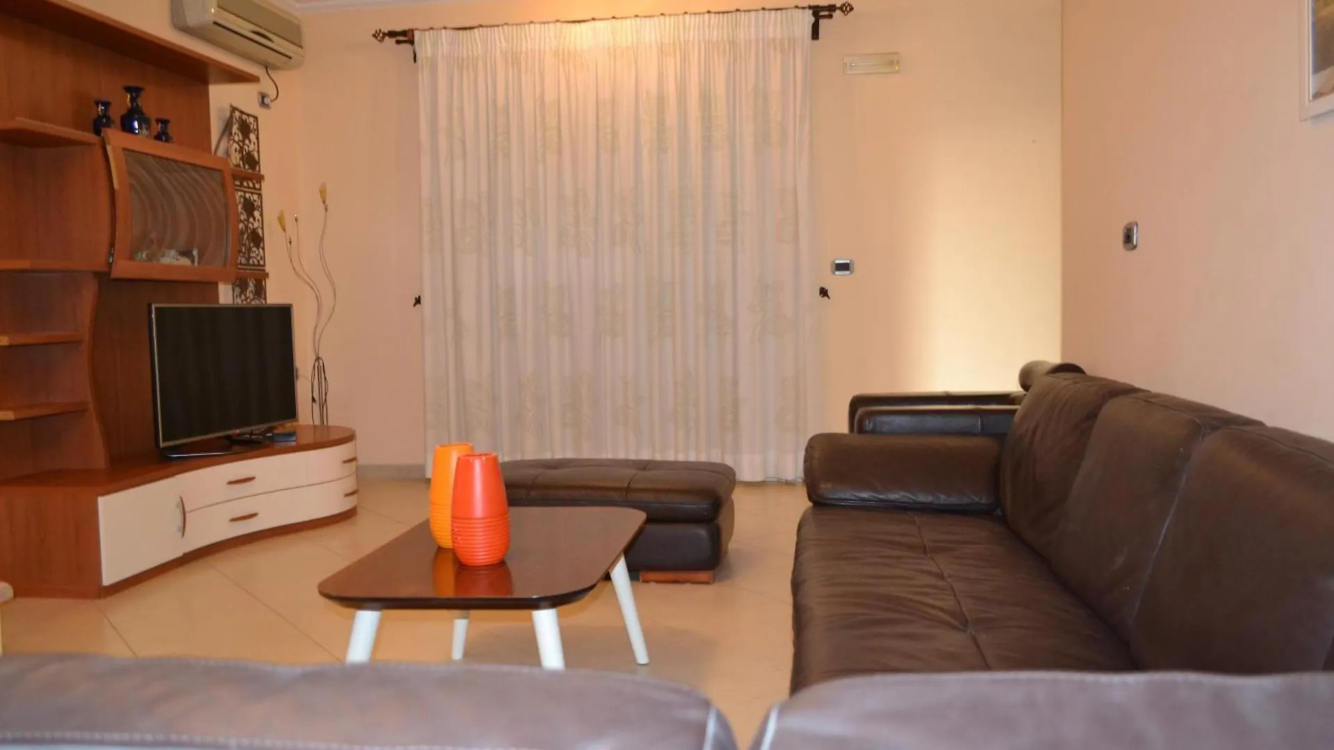 Penthouse Terrace De Luxe 4 Bedrooms Apartment 0*, Vlorë