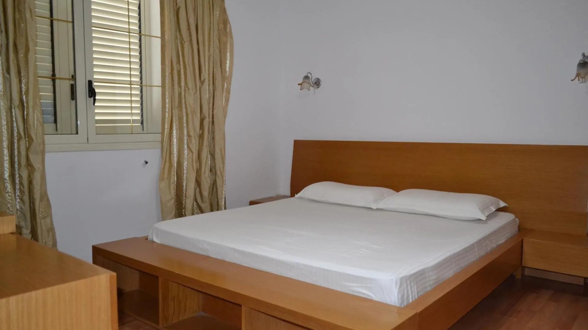 Penthouse Terrace 4 Bedrooms Apartment Vlore
