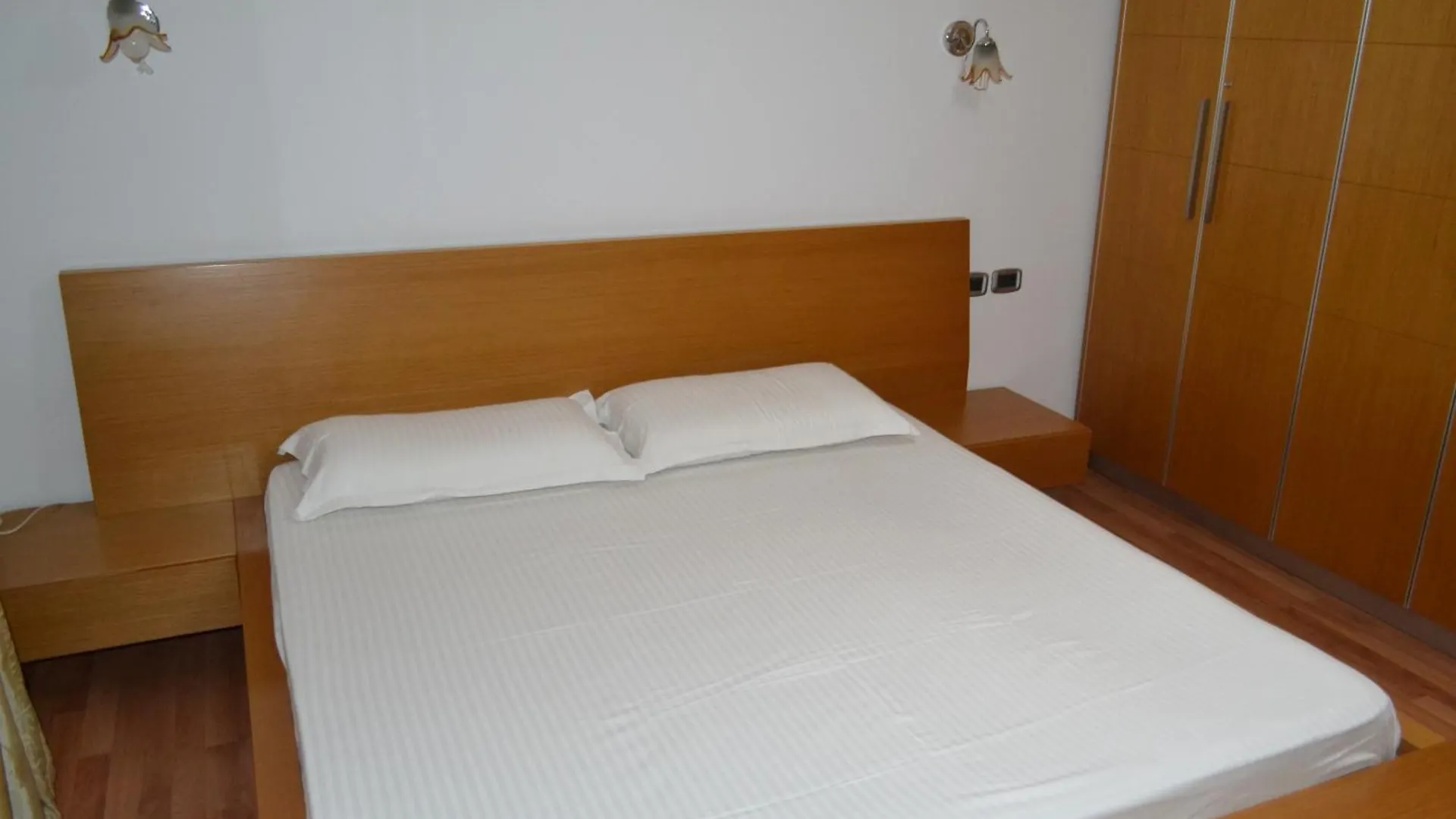 Penthouse Terrace 4 Bedrooms Apartment Vlore 0*,  Albania