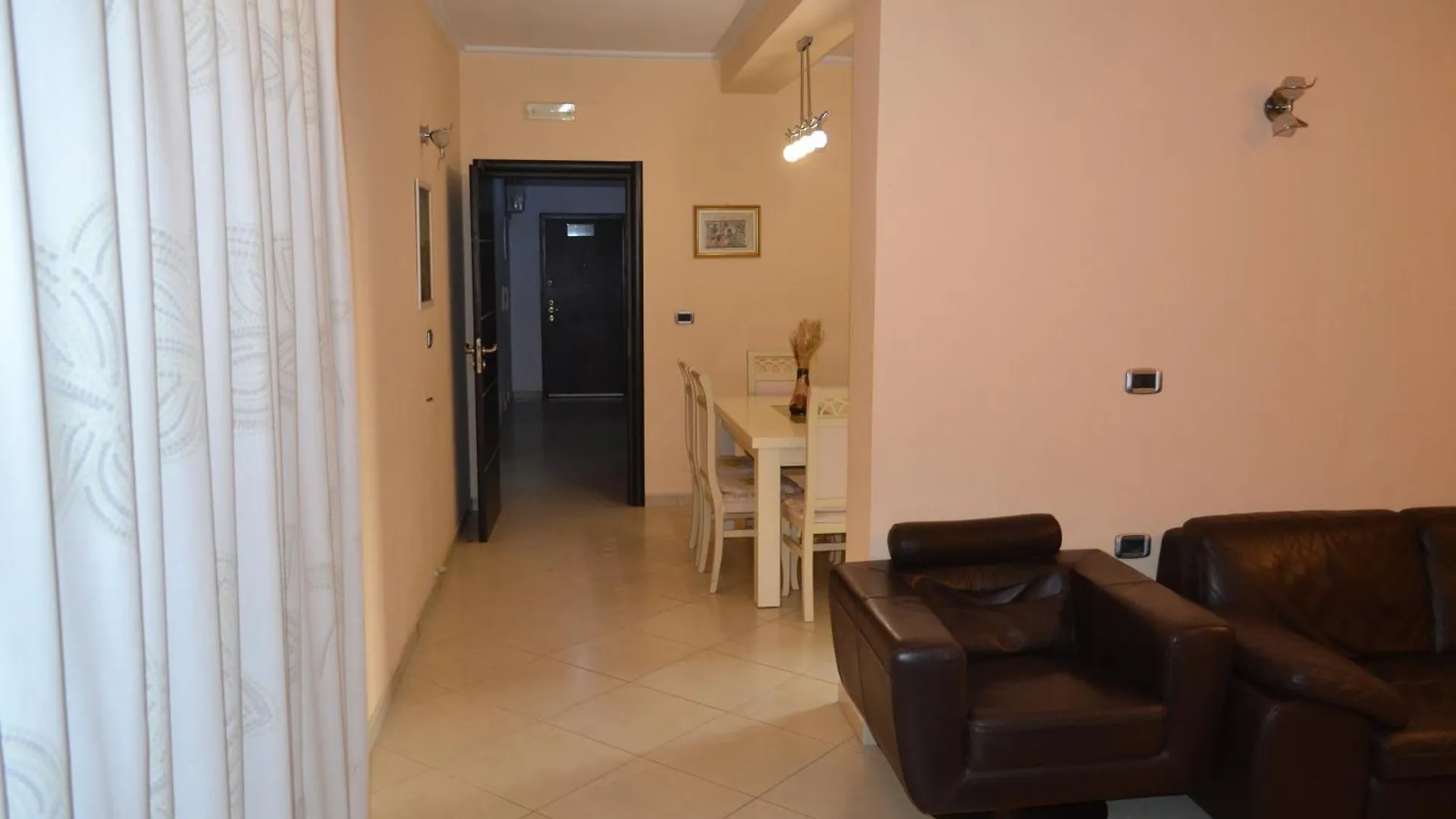 Penthouse Terrace De Luxe 4 Bedrooms Apartment 0*, Vlorë