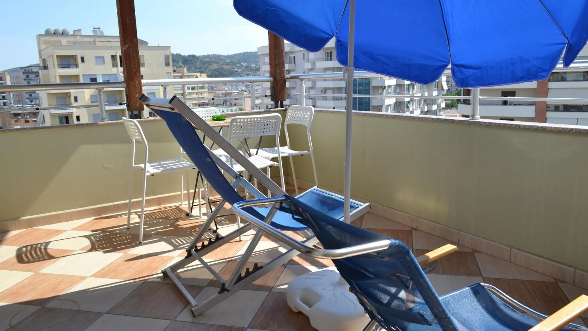 Penthouse Terrace De Luxe 4 Bedrooms Apartment 0*, Vlorë
